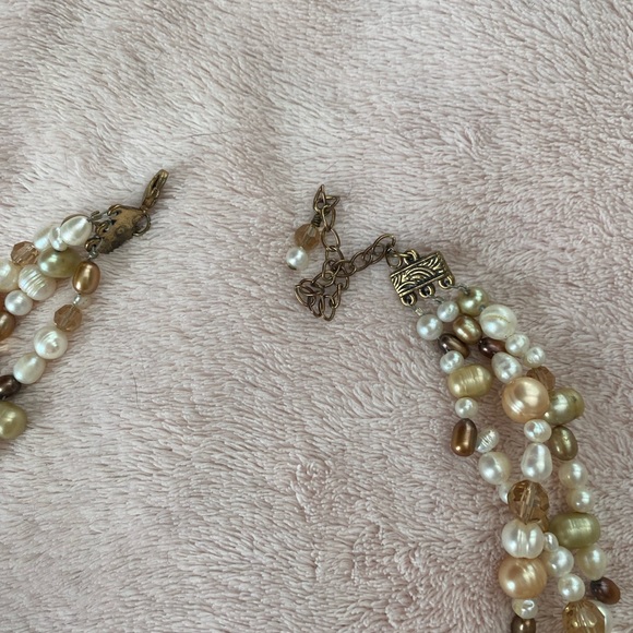 Natural pearl and Swarovski crystal triple strand necklace with gold leaf - Picture 5 of 10